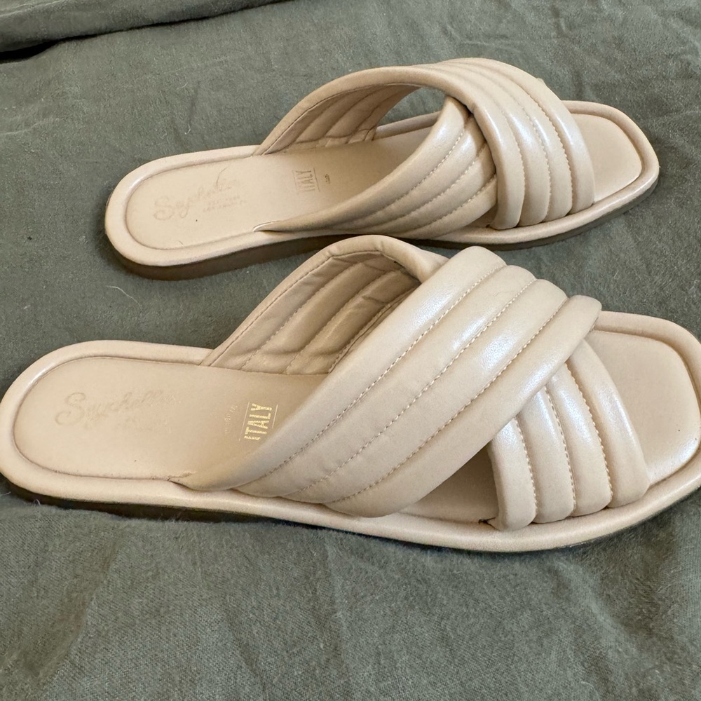 Seychelles beige slides size 8